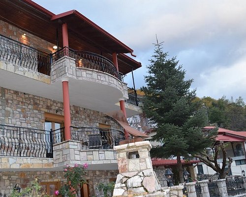 فنادق مطلة على بحيرة بلاستيرا مع مناظر خلابة